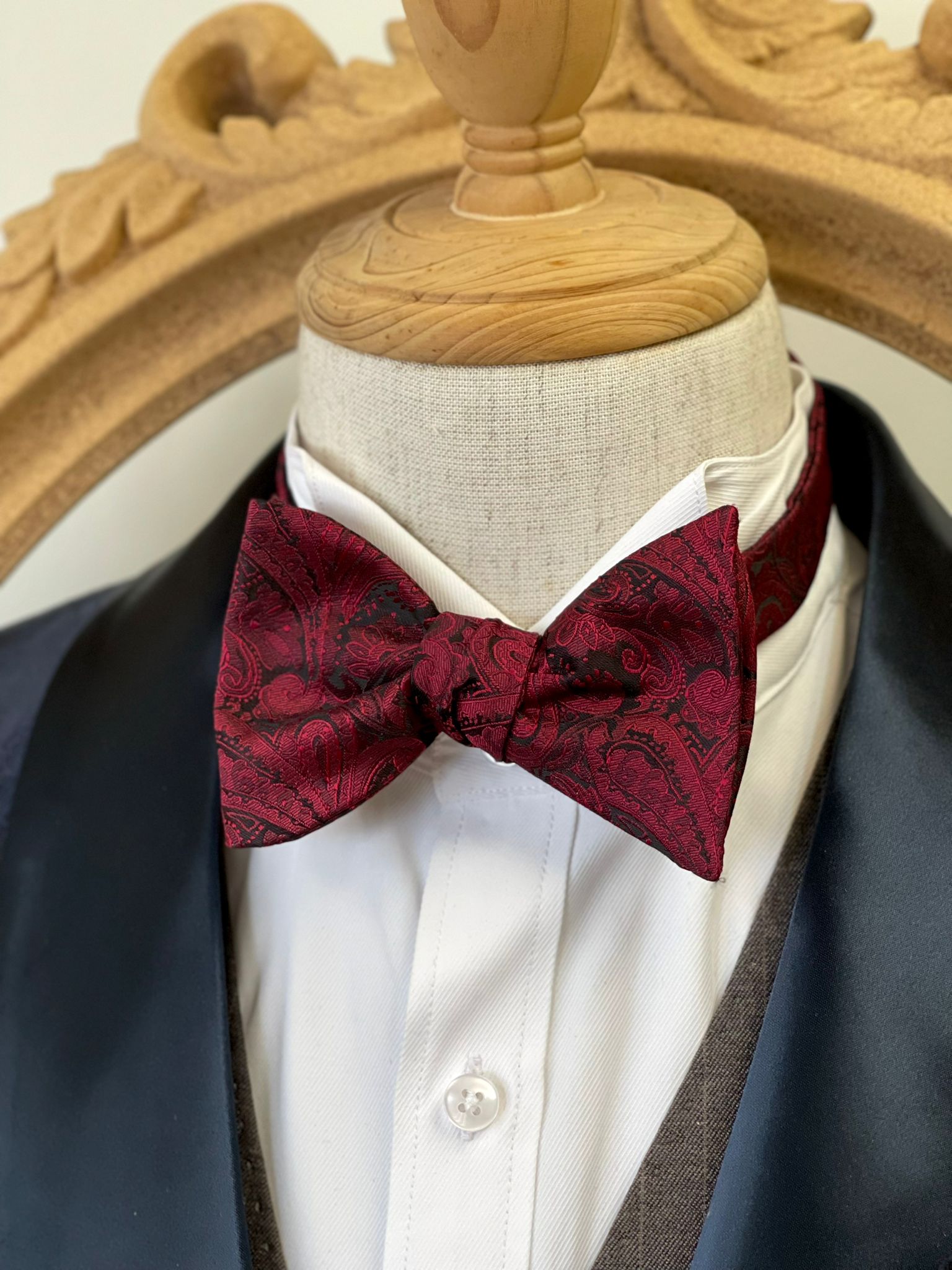 Paisley Red Wine Bow Tie – LOUISE CASTLE HONG KONG